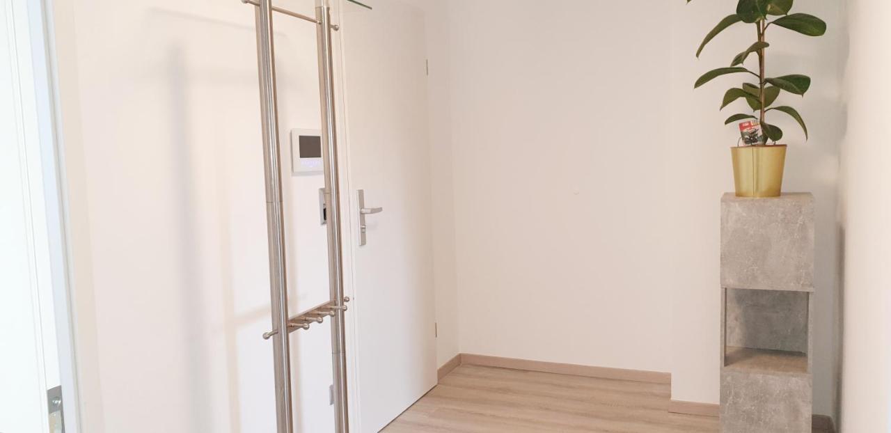 Neue moderne Zweizimmerwohnung inklusive WLAN und Netflix Essen Exterior foto